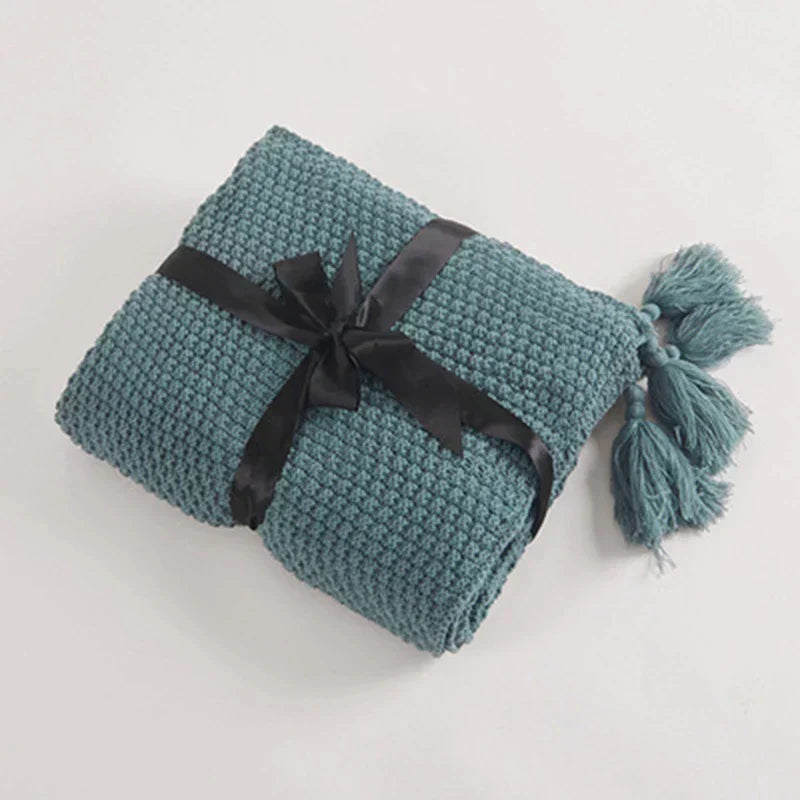 BowLift | Wool Blanket ArcticHaven | Scandinavian Design with Tassels & Balls | Warm & Stylish