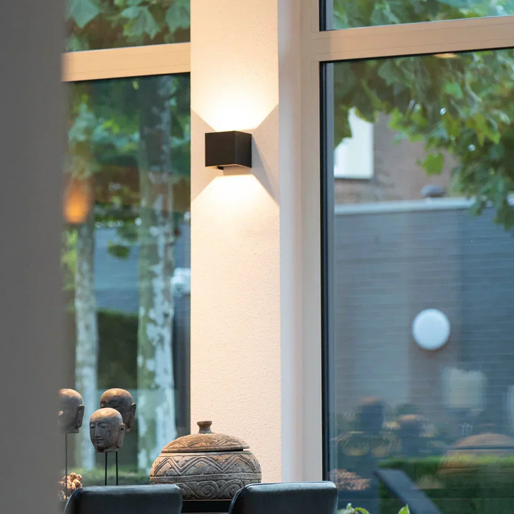 BowLift | Modern LED wall light in cube design
