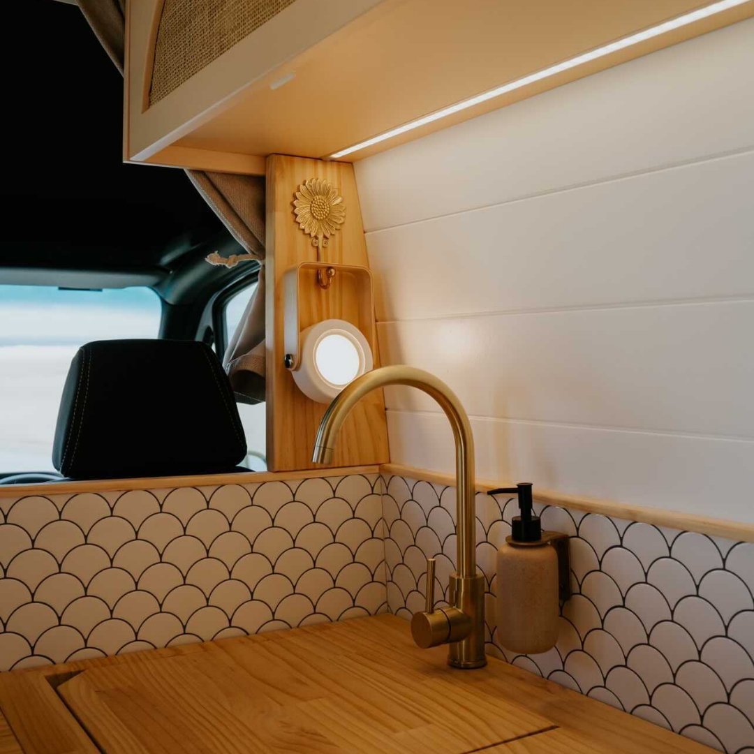 Modern multifunctional lamp | Bowlift