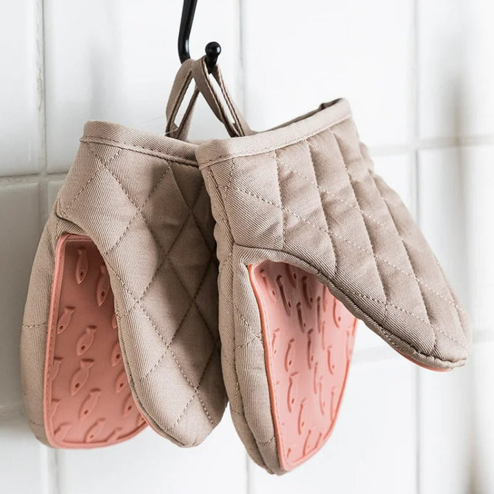 BowLift | Finley – Heat-resistant silicone oven mitt in fish shape