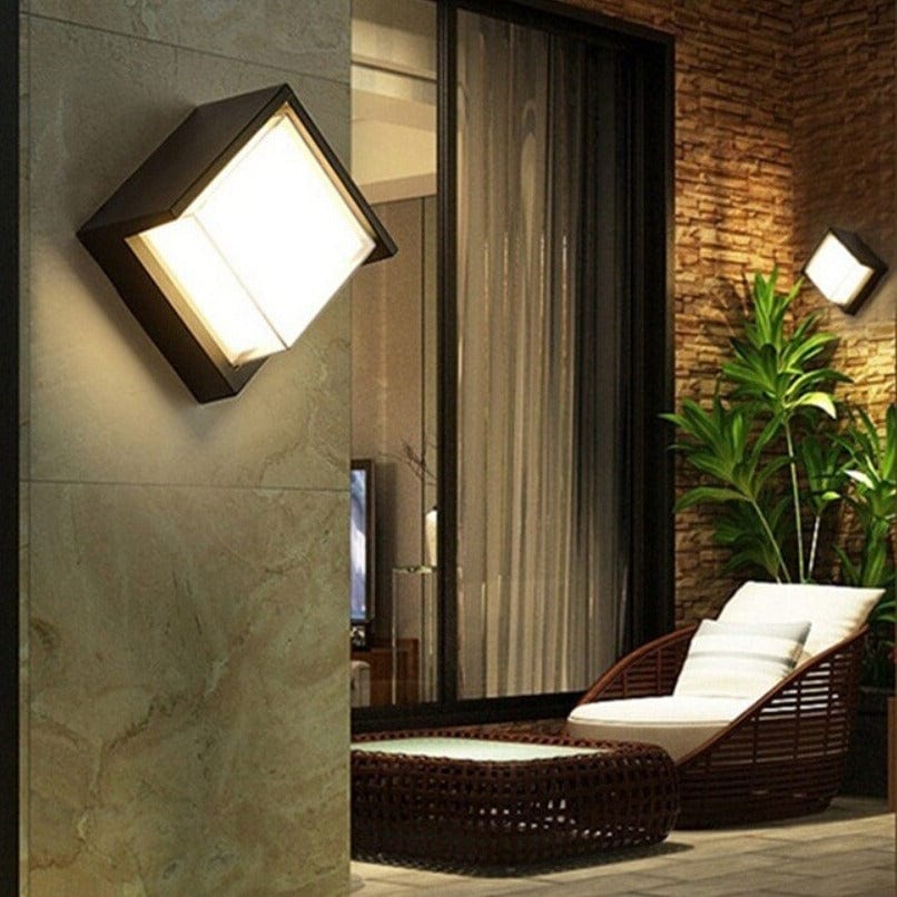 BowLift | Elegant outdoor wall lamp with motion sensor
