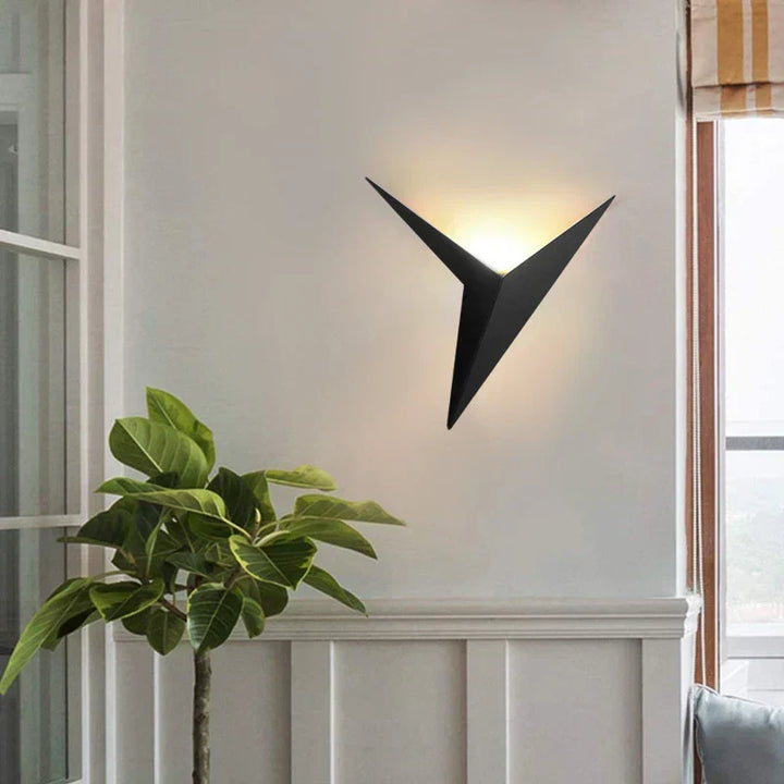 BowLift | Modern Triangular Wall Lamp - TrigoLux