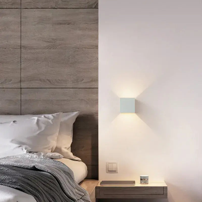 BowLift | Rechargeable wall lamp with sensor