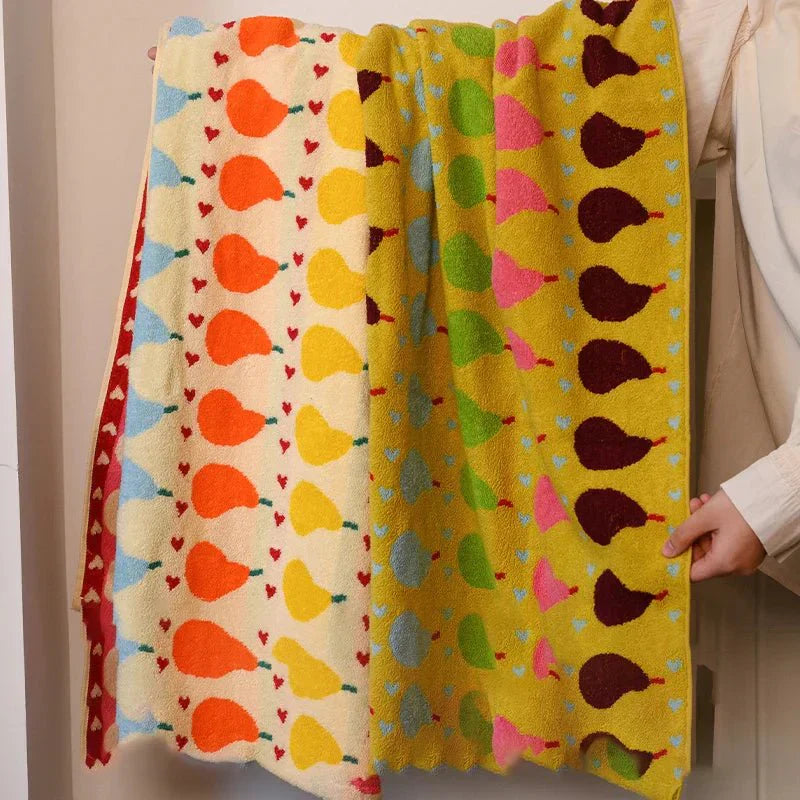 BowLift | Soft children's towel made of cotton with pear motif