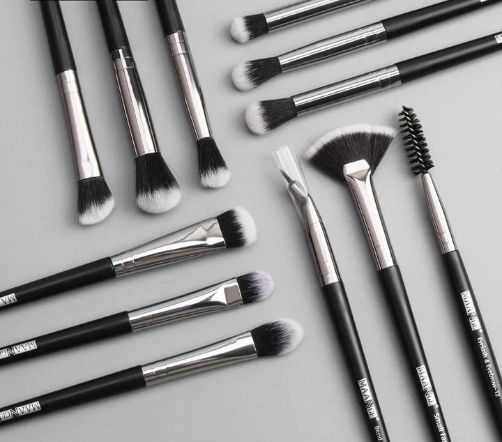 Set of 12 Professional Make-Up Brushes | Bowlift
