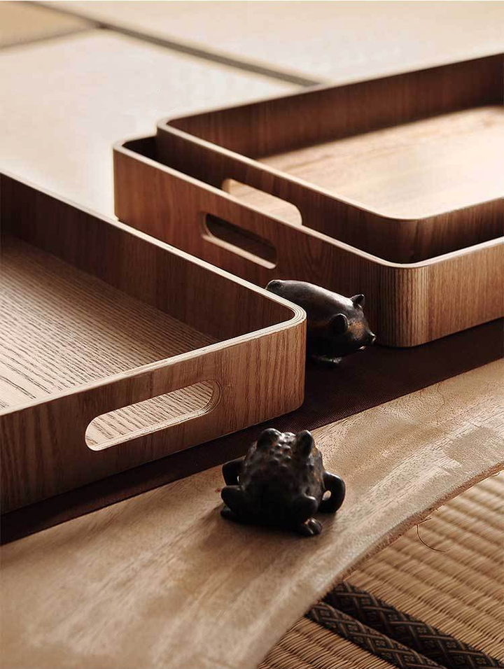 BowLift | Slim, round serving trays made of wood