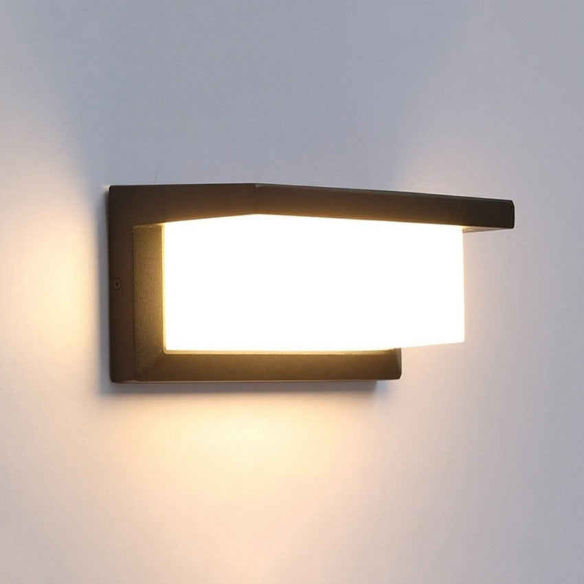 Horizontal LED Outdoor Lamp | Bowlift
