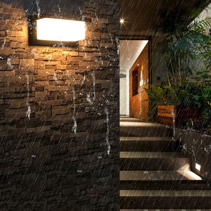 Horizontal LED Outdoor Lamp | Bowlift
