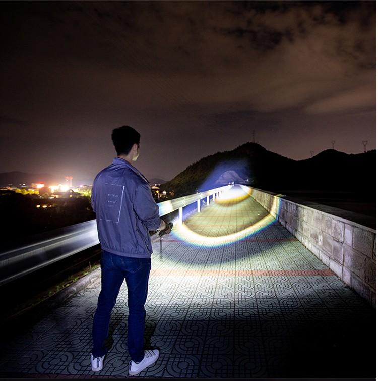 BowLift | LuxeBeam Super Foco Flashlight | Powerful and elegant lighting for any occasion