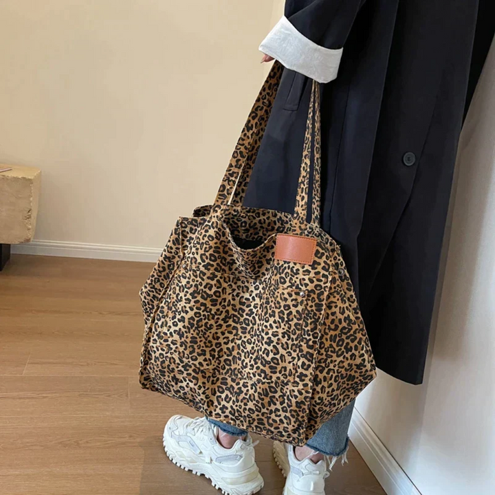 BowLift | Stylish Handbag with Leopard Print - WildElegance