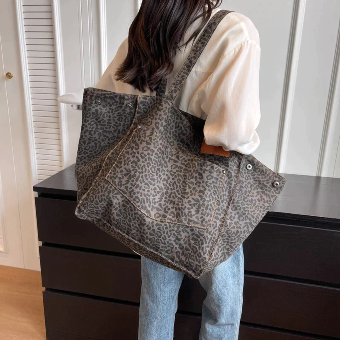 BowLift | Stylish Handbag with Leopard Print - WildElegance