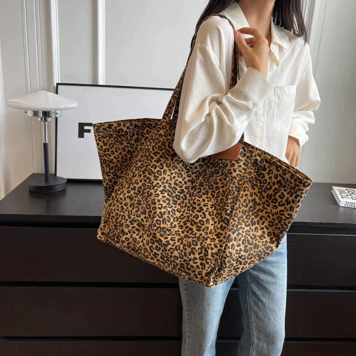 BowLift | Stylish Handbag with Leopard Print - WildElegance