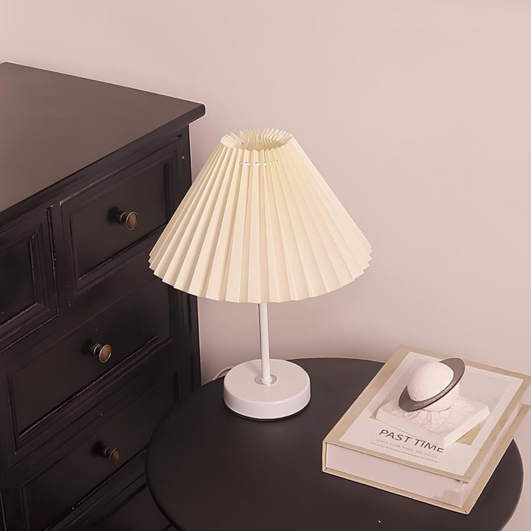BowLift | Pleatique Table Lamp
